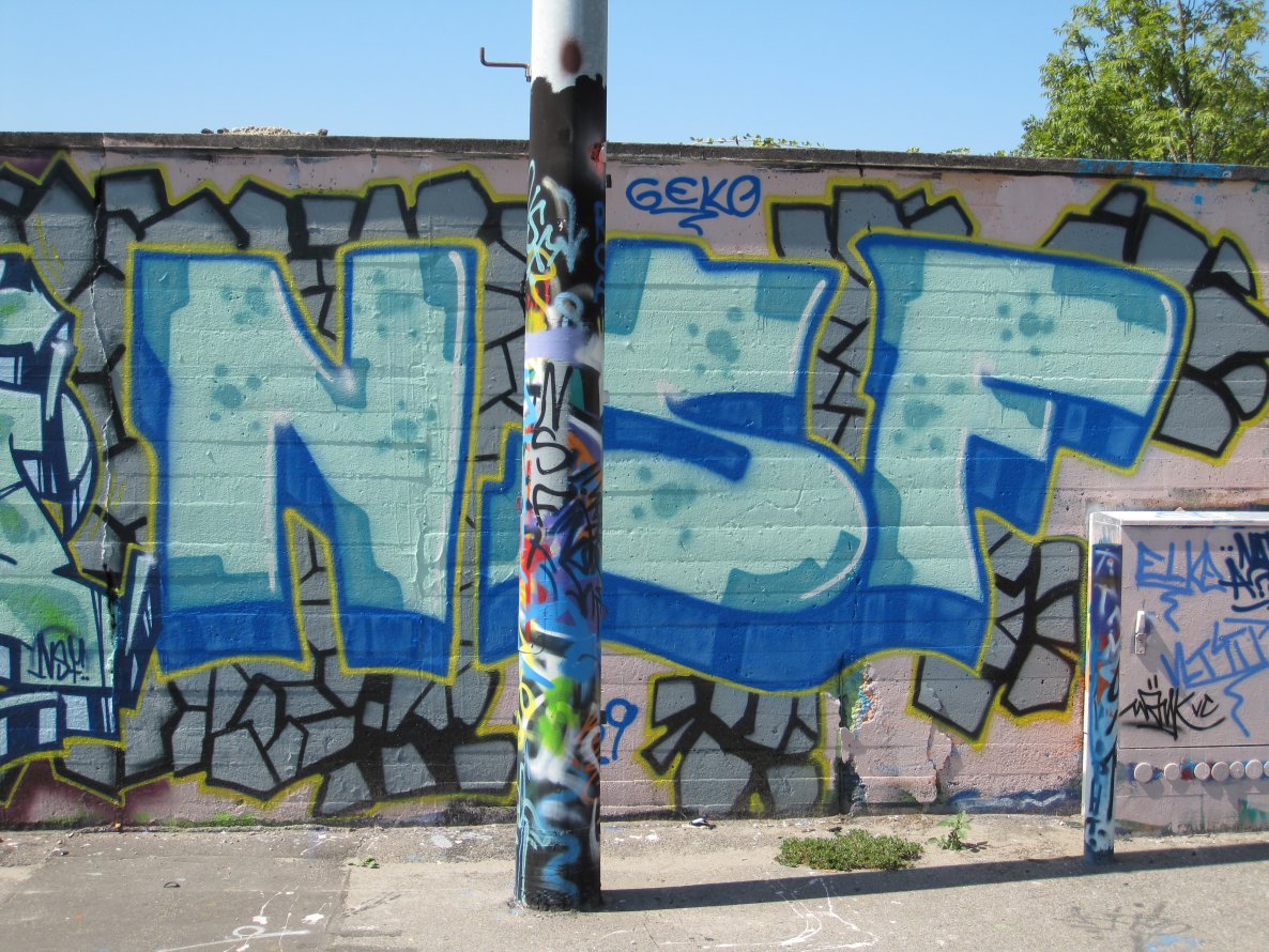 Graffiti Bombing - Photo by emilyerdbeere - nsf, karlsruhe