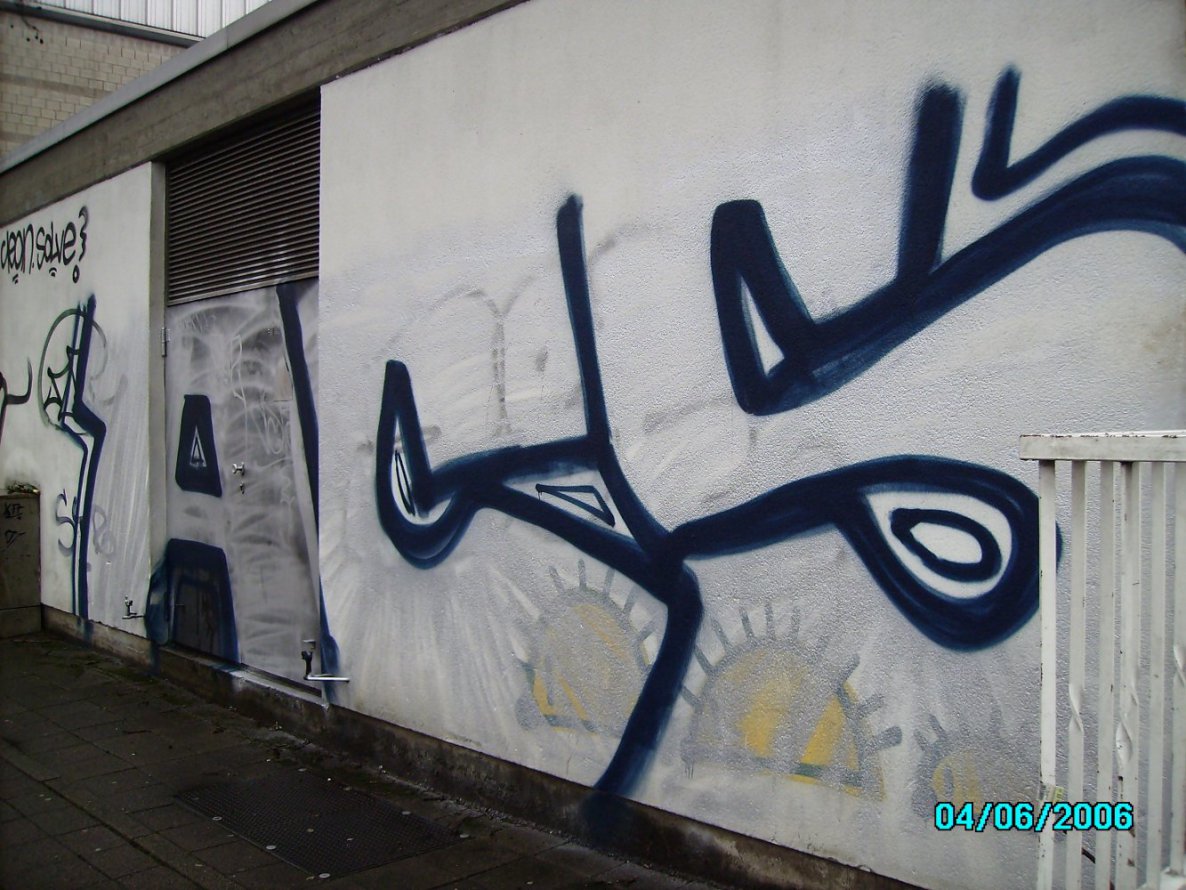 Graffiti Bombing - Photo by emilyerdbeere - acs, karlsruhe