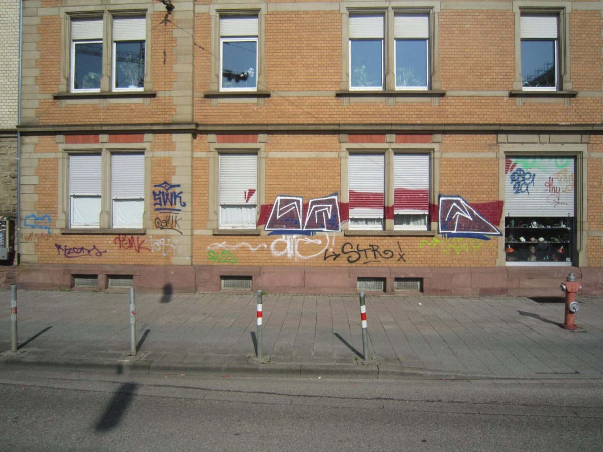 Graffiti Bombing - Photo by emilyerdbeere - swk, karlsruhe