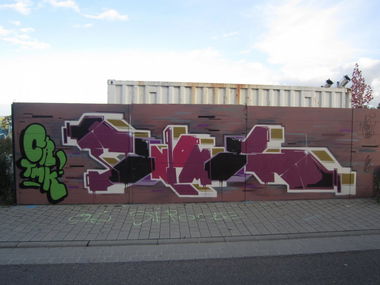 Graffiti Wall - Photo by emilyerdbeere - fantomas, cr, tmk