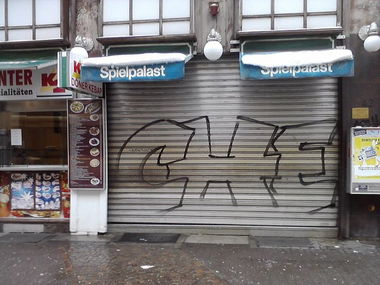 Graffiti Bombing - Photo by emilyerdbeere - che, karlsruhe