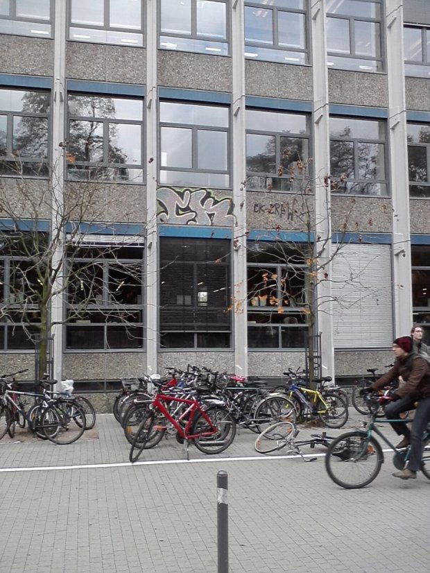 Graffiti Bombing - Photo by emilyerdbeere - ck, karlsruhe