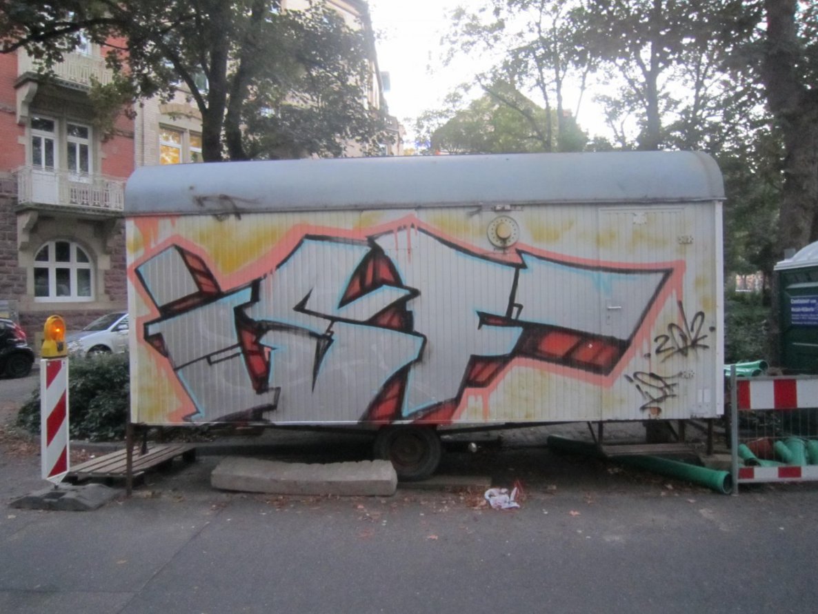 Graffiti Bombing - Photo by emilyerdbeere - isf, karlsruhe