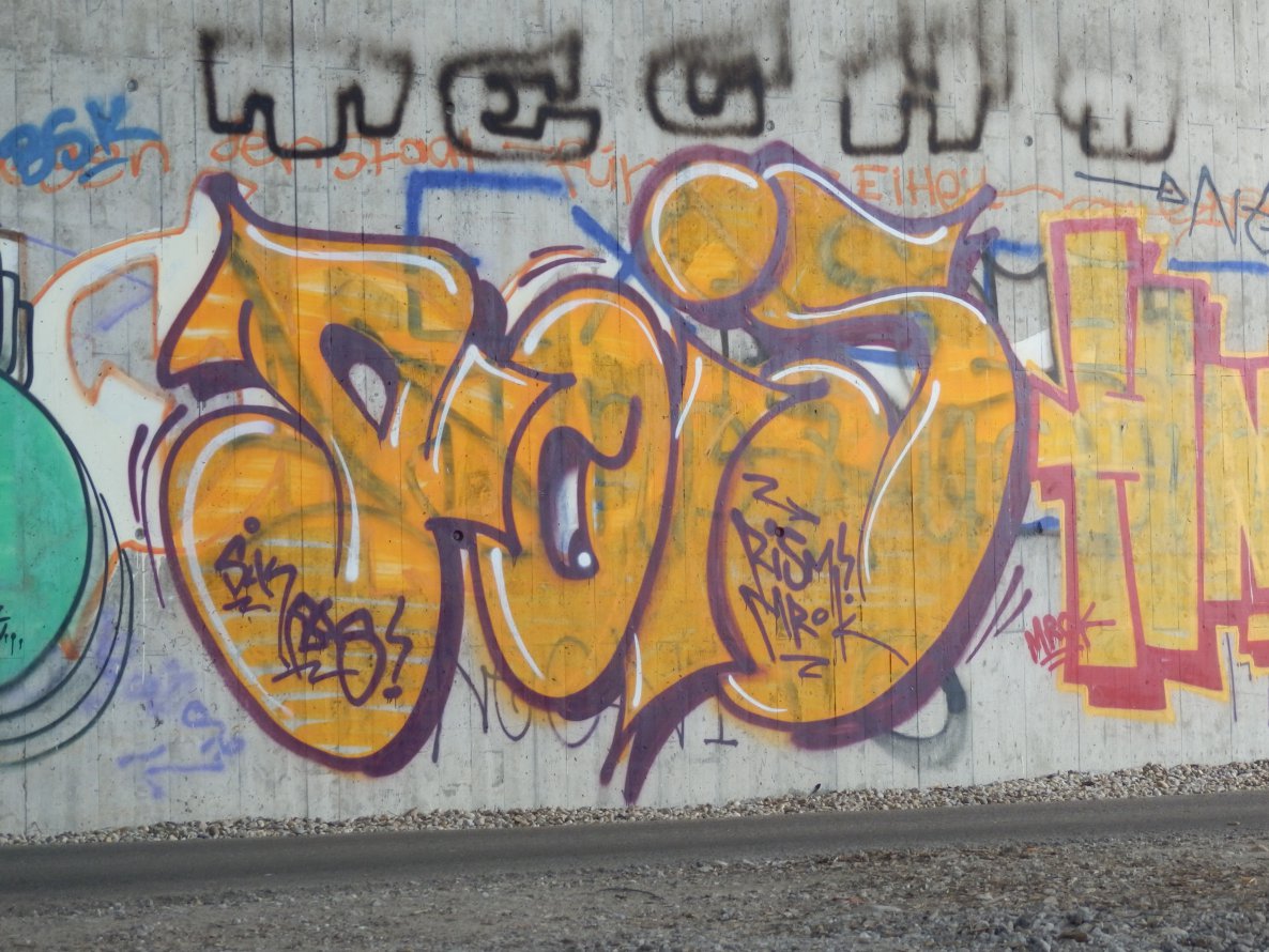 Graffiti Wall - Photo by emilyerdbeere - nois, fbs, slk