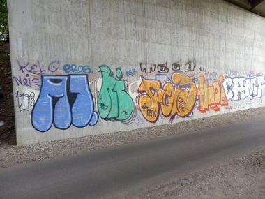 Graffiti Wall - Photo by emilyerdbeere - m1, ri, riso