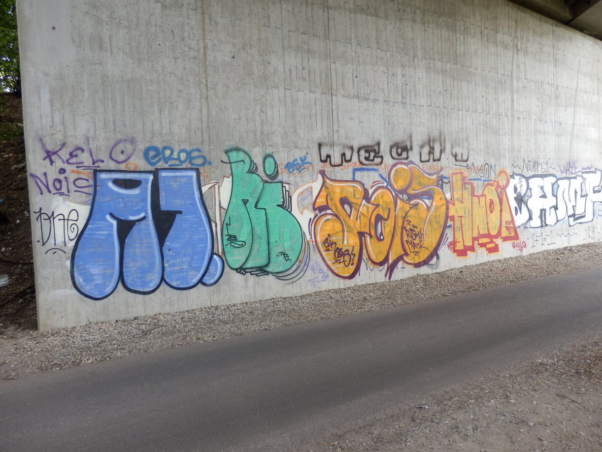 Graffiti Wall - Photo by emilyerdbeere - m1, ri, riso