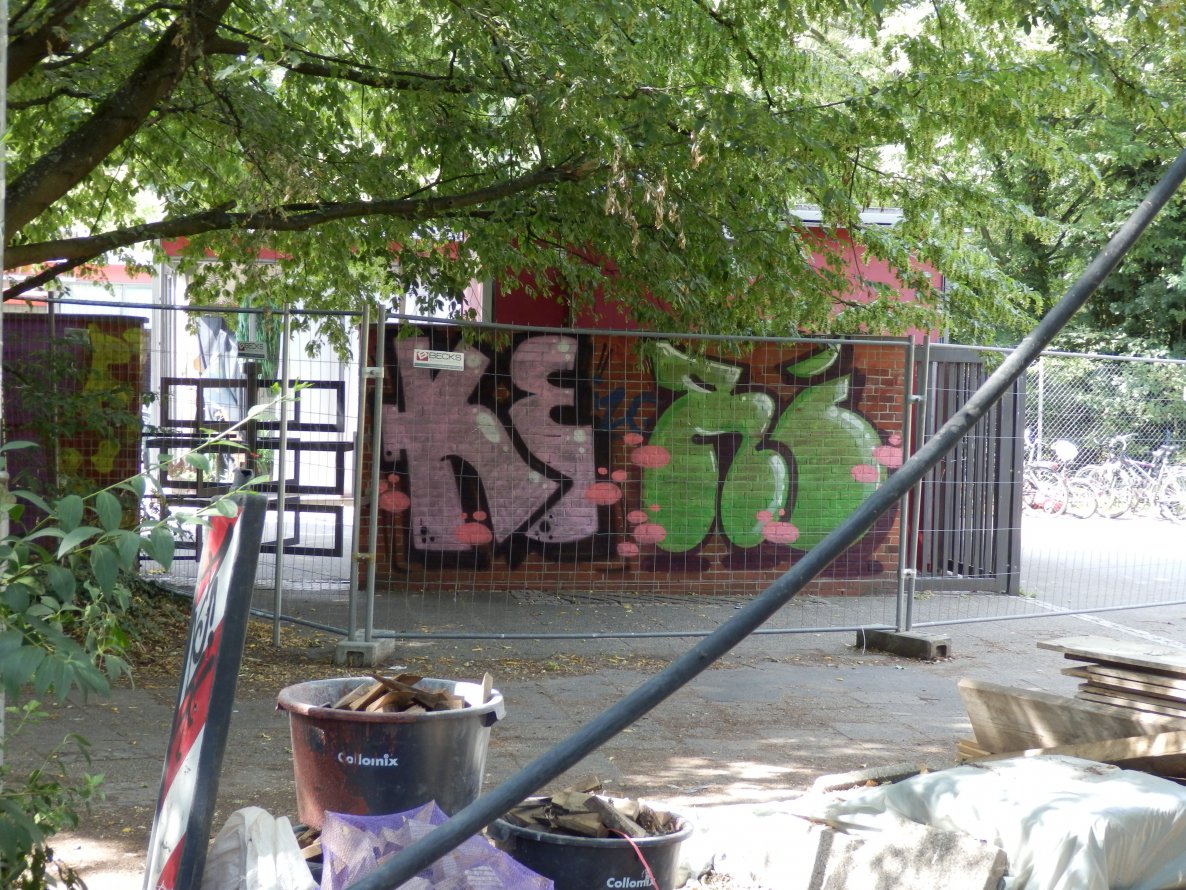 Graffiti Wall - Photo by emilyerdbeere - ke, kelo, ri