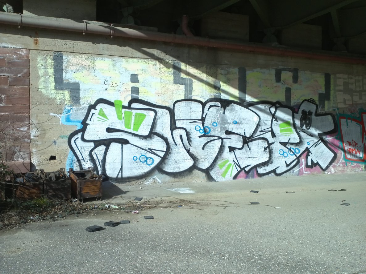 Graffiti Wall - Photo by emilyerdbeere - swey, baw, karlsruhe