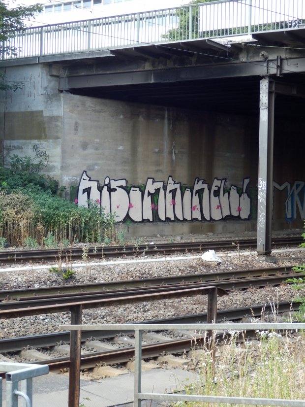 Graffiti Wall - Photo by emilyerdbeere - risom, mrok, kelo