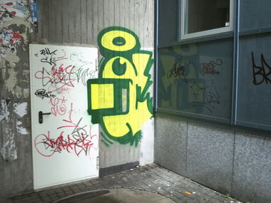 Graffiti Bombing - Photo by emilyerdbeere - 8bit, karlsruhe
