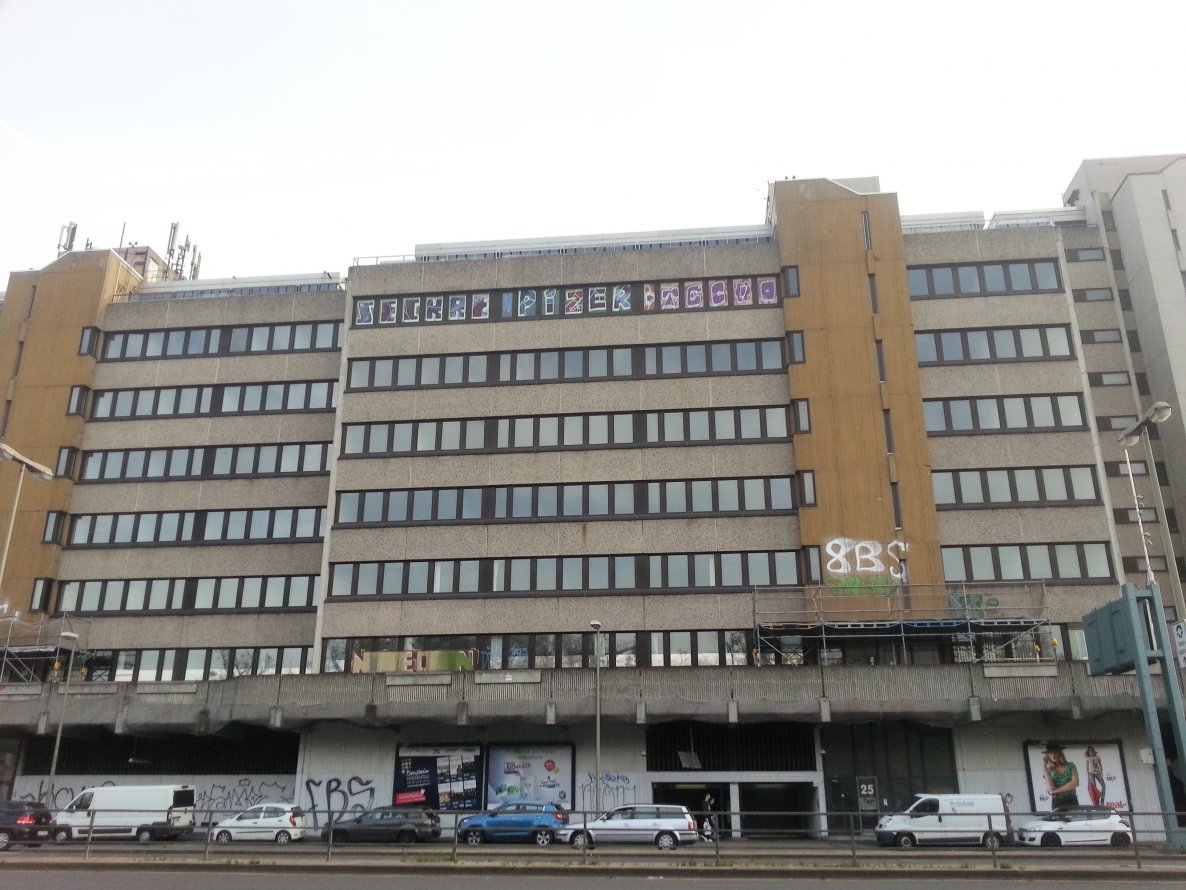 Graffiti Wall - Photo by emilyerdbeere - seckre, pizer, techo