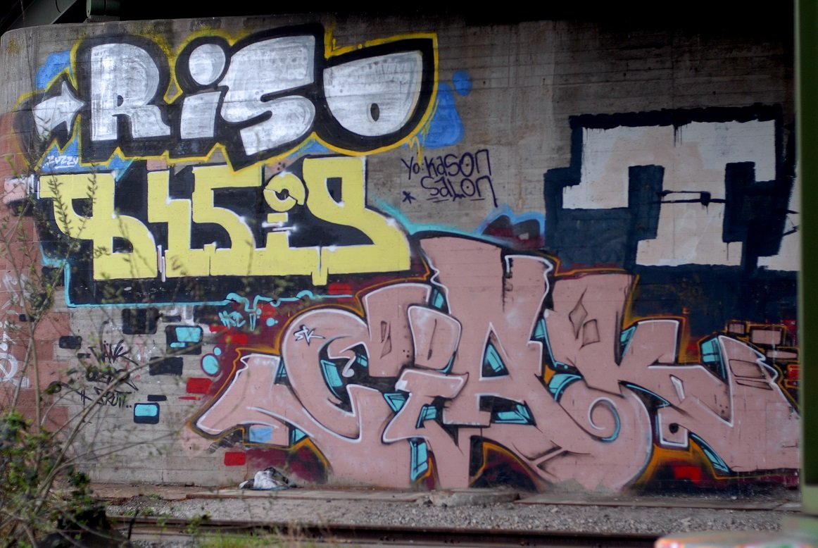 Graffiti Wall - Photo by emilyerdbeere - riso, besiq, siak
