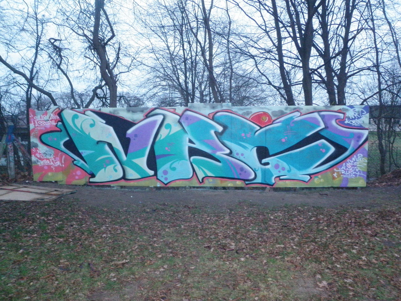 Graffiti Bombing - Photo by energis - Minden, Murt, Beks (2011)