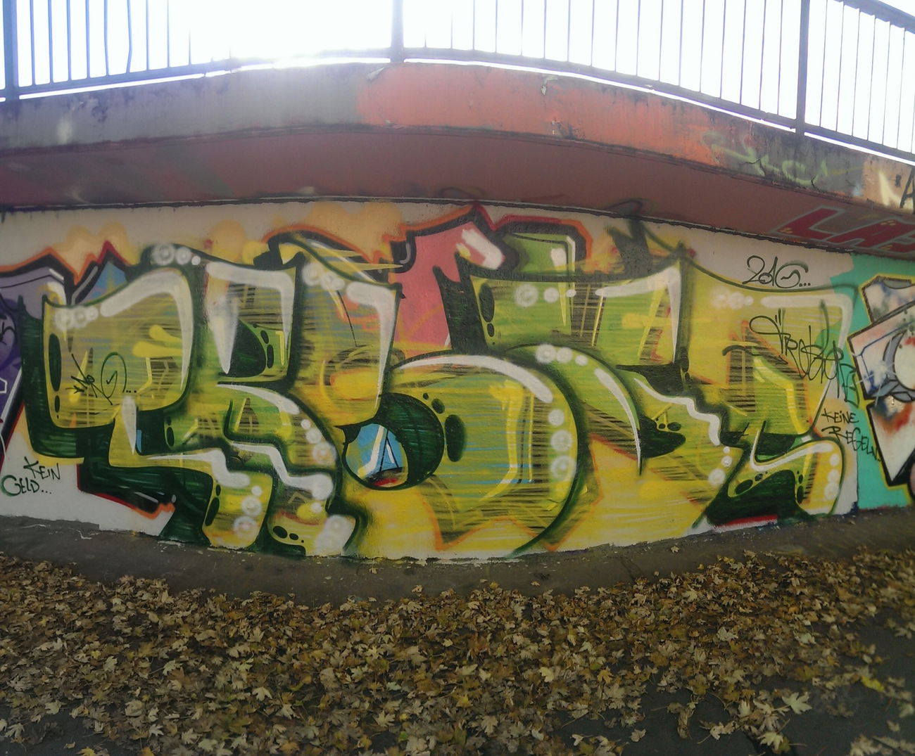 Graffiti Wall - Photo by energis - Trust (2016)
