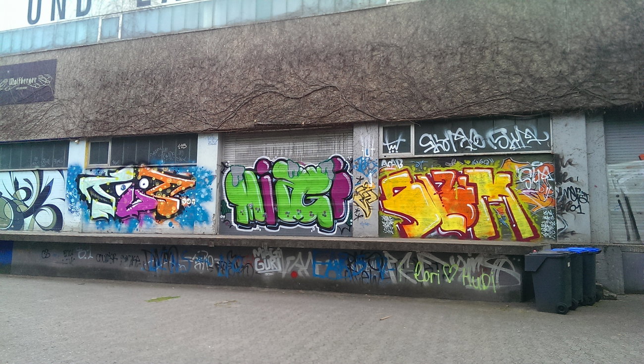 Graffiti Wall - Photo by energis - TUT, Miagi, Slum (2014)