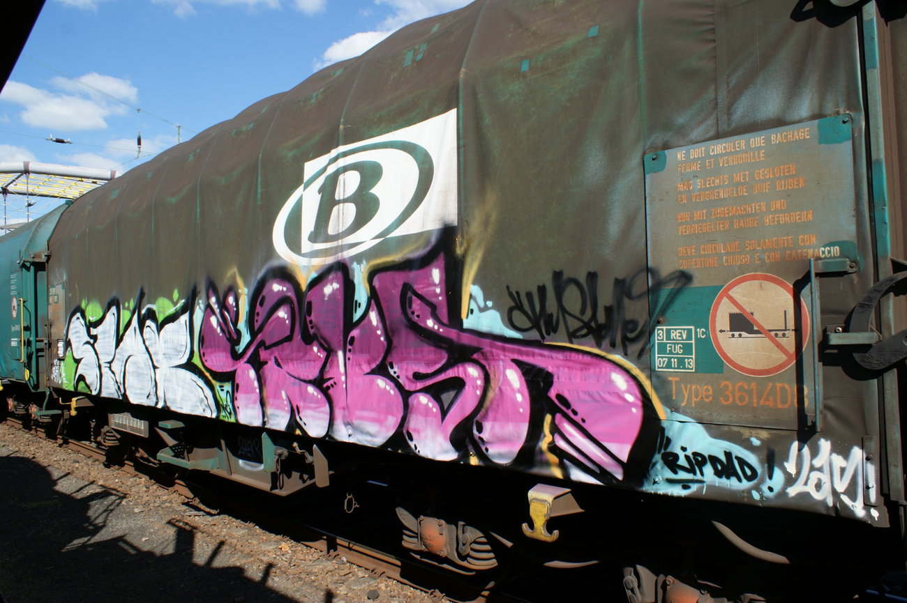 Graffiti Wall - Photo by energis - Seax, Trust (2015)