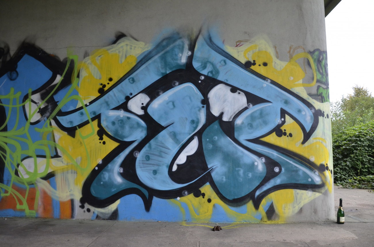 Graffiti Wall - Photo by energis - TUT, NRG, Hundekake (2014)