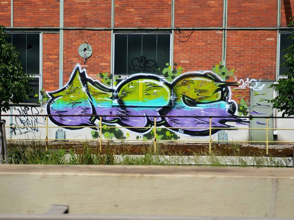 Graffiti Bombing - Photo by energis - Beks, Trust, Senz (2012)
