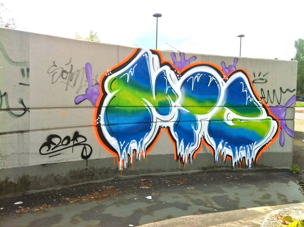 Graffiti Bombing - Photo by energis - NRG, Beks, Senz (2012)