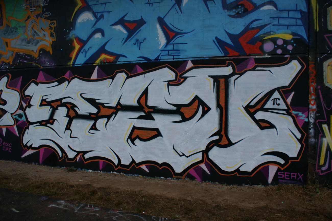 Graffiti Wall - Photo by energis - Seax, NRG (2015)