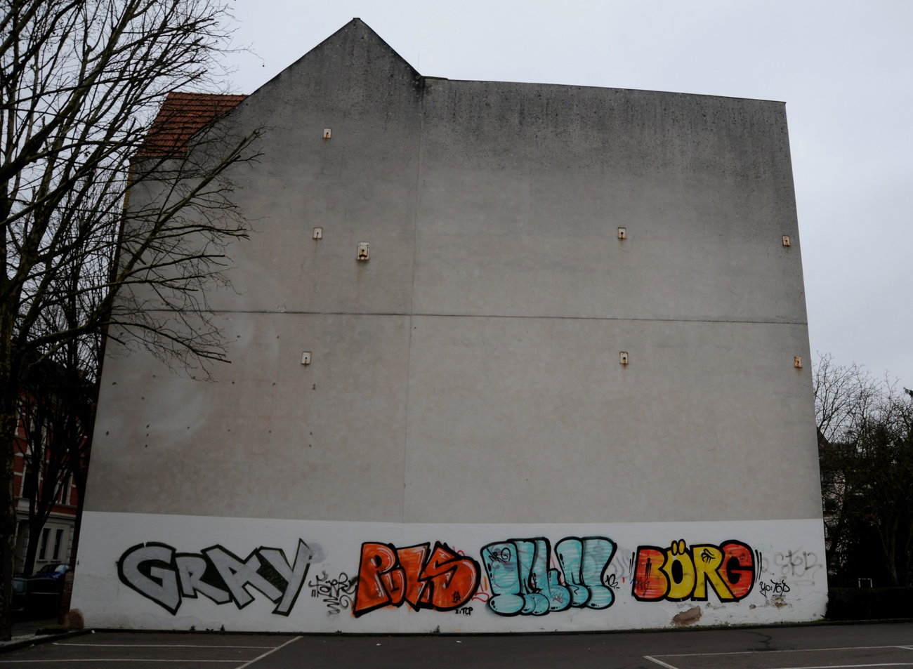 Graffiti Wall - Photo by energis - Gray, Puls, Trust (2016)
