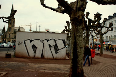 Graffiti Bombing - Photo by energis - Beks, Senz, Trust (2012)