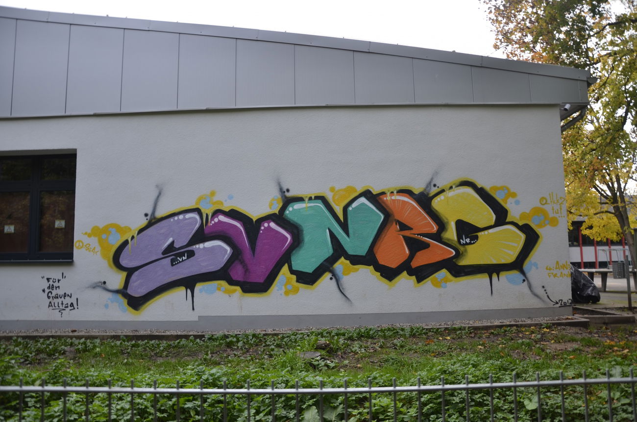 Graffiti Bombing - Photo by energis - SVN, NRG, Heks (2013)