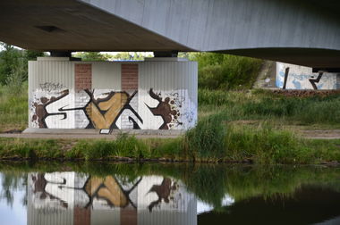 Graffiti Bombing - Photo by energis - Heks, Seax, SVN (2013)