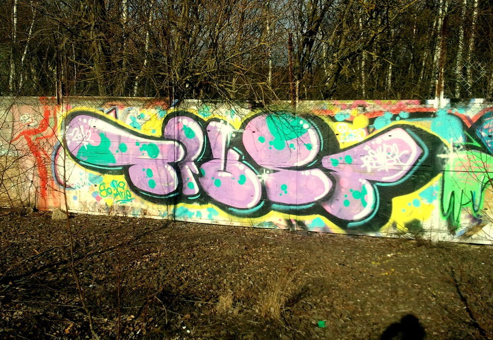 Graffiti Bombing - Photo by energis - Trust, NRG (2012)