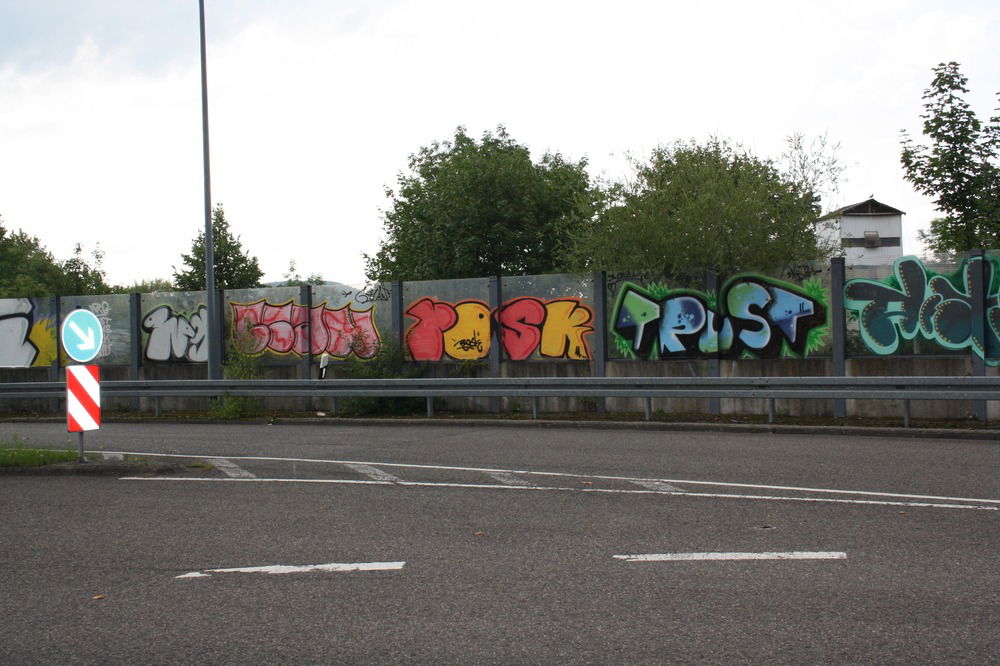 Graffiti Bombing - Photo by energis - NRG, Gian, Rosk (2011)