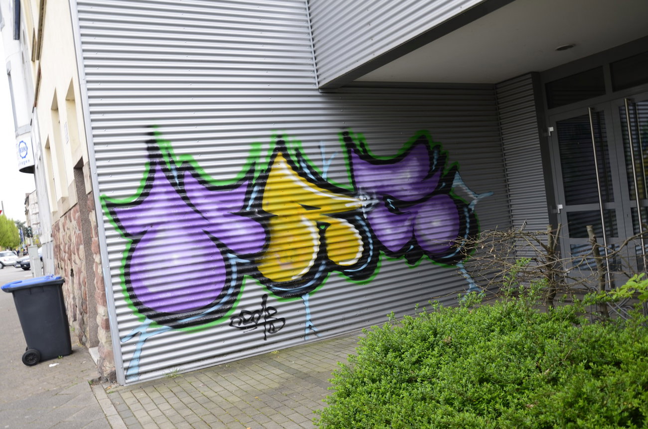Graffiti Wall - Photo by energis - NRG, Beks, Trust (2012)