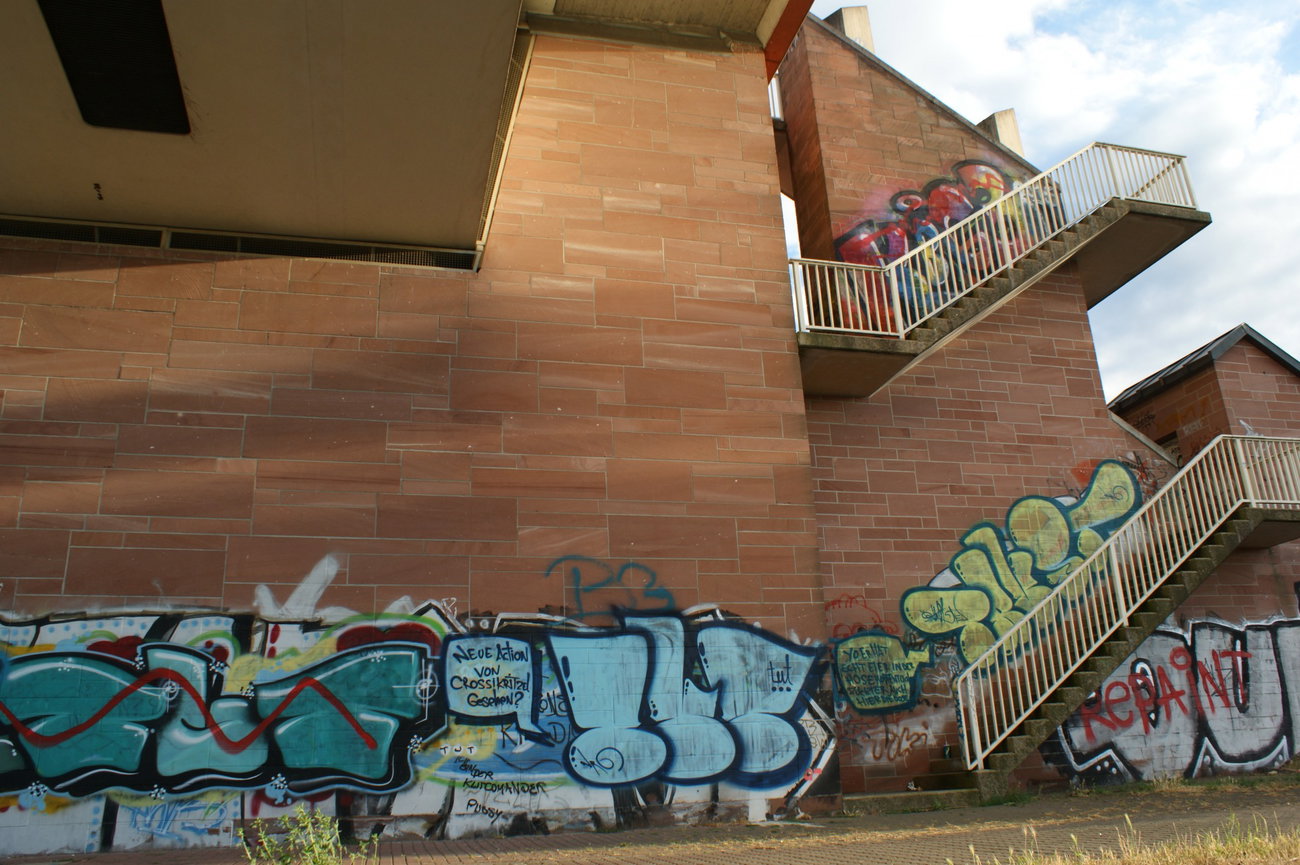 Graffiti Wall - Photo by energis - TUT, TRUST, KB63 (2015)