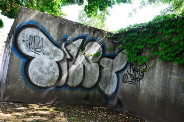 Graffiti Bombing - Photo by energis - Trust, NRG (2011)