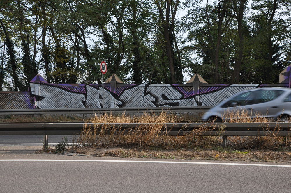 Graffiti Bombing - Photo by energis - Trust, NRG (2011)