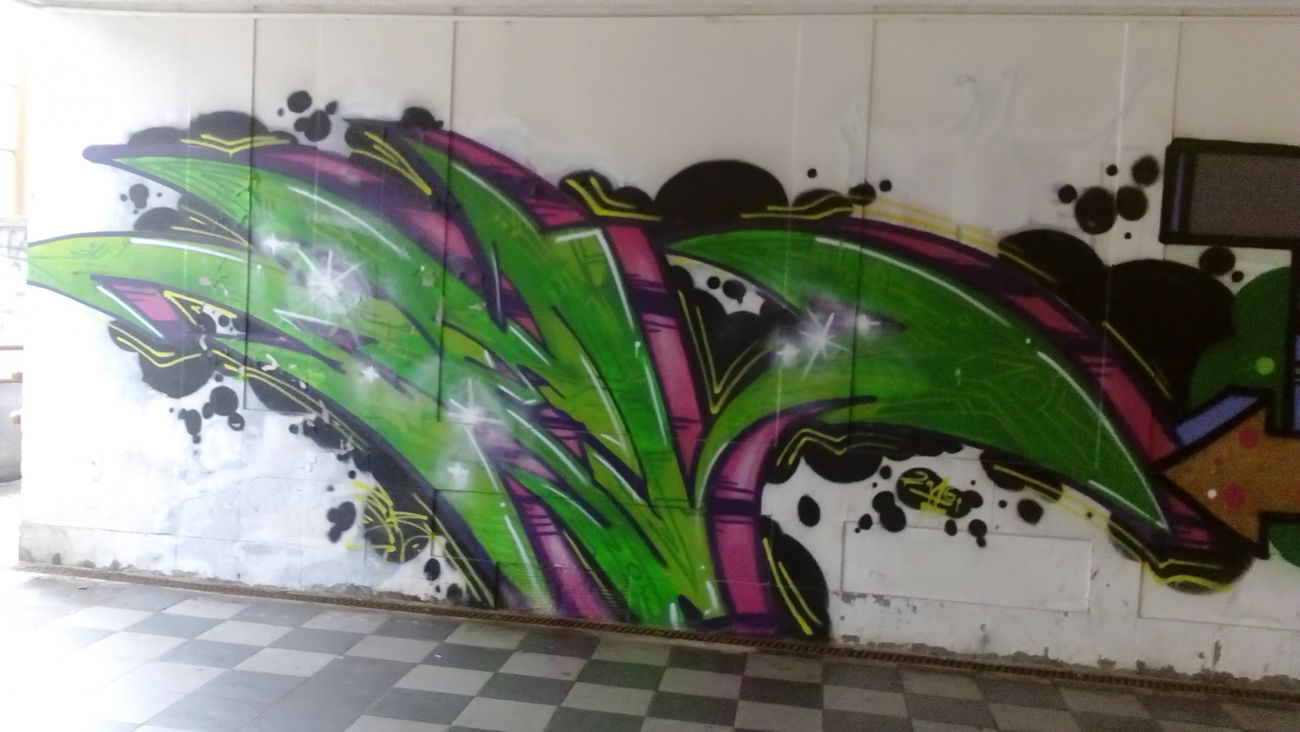 Graffiti Wall - Photo by entant (2016)