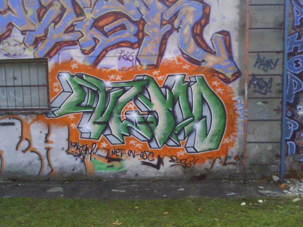 Graffiti Wall - Photo by enzym - enzym (2006)