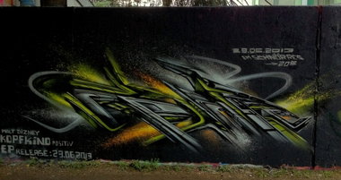 Graffiti Wall - Photo by ephiq - ephiq (2013)