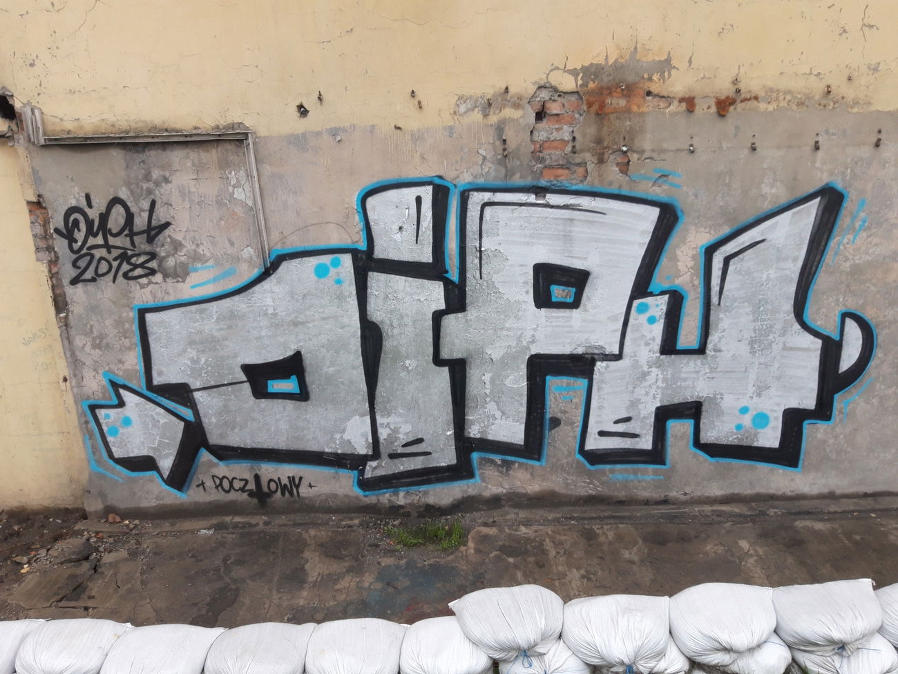 Graffiti Bombing - Photo by errrrrrrr23 - chrom, rap, street