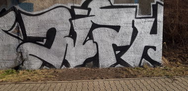 Graffiti Wall - Photo by errrrrrrr23