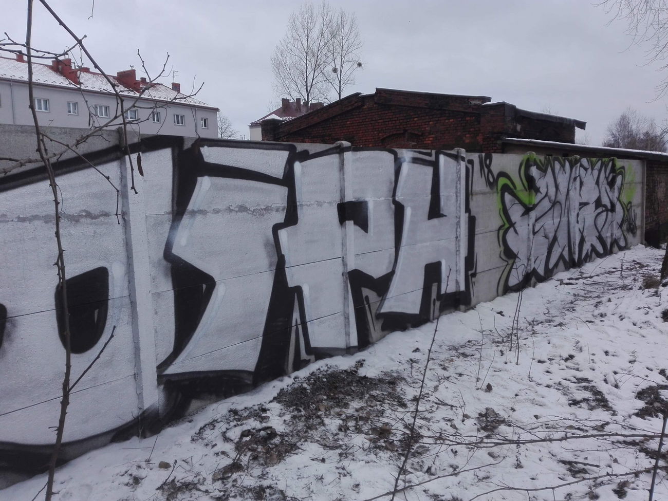 Graffiti Wall - Photo by errrrrrrr23 - Chrom, 600ml, 420