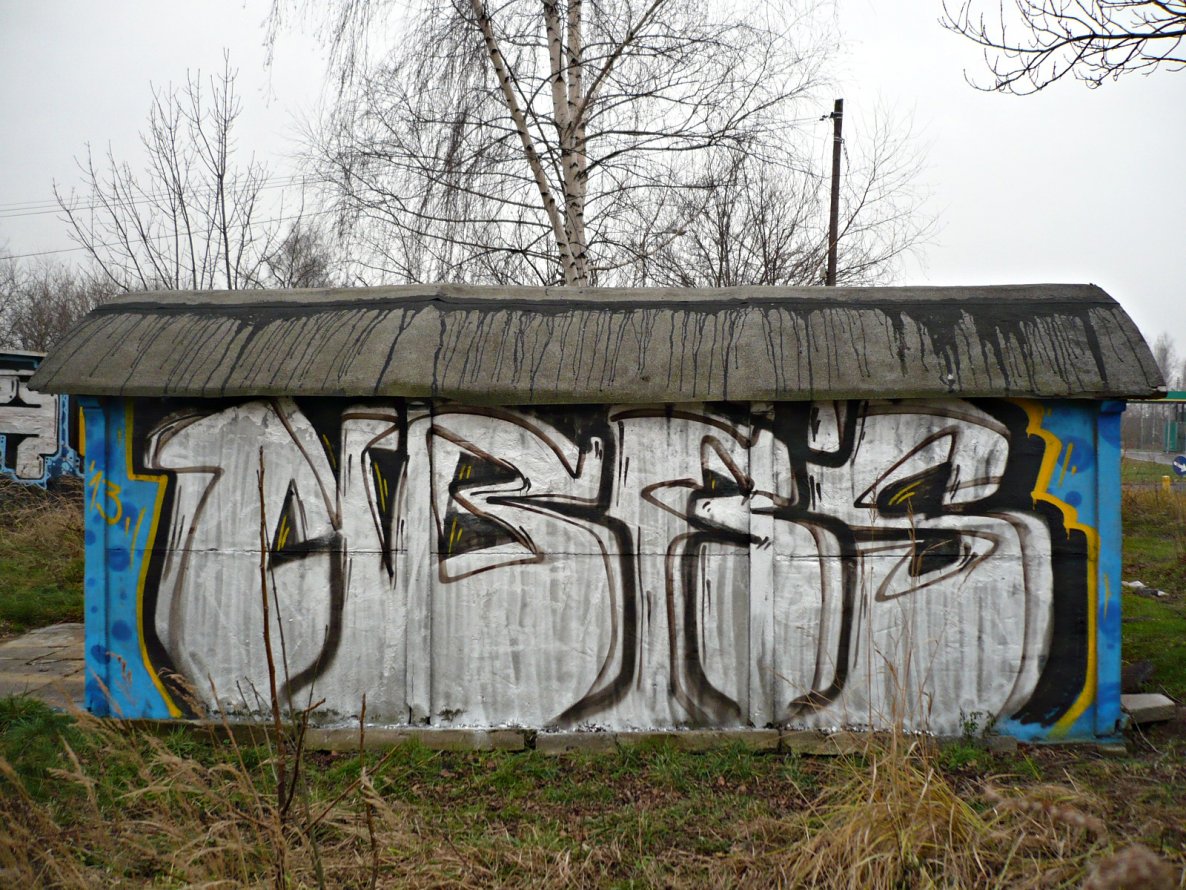 Graffiti Bombing - Photo by esceer - reks, sher, baner