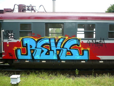 Graffiti Train - Photo by esceer - reks, nbr, olk