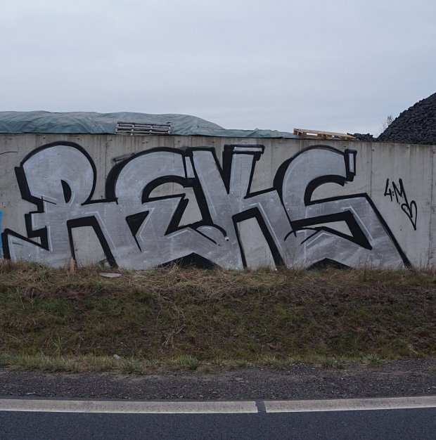Graffiti Bombing - Photo by esceer