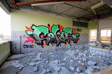 Graffiti Wall - Photo by escyOne - cokus, cks, 12
