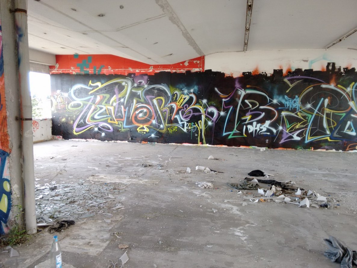 Graffiti Wall in Mannheim - Photo by escyOne - tumor (2015)