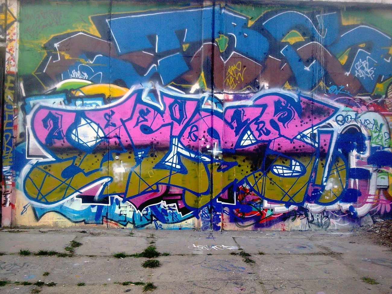 Graffiti Wall in Vilnius - Photo by eser - YESS, ESER, VILNIUS (2015)