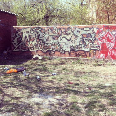 Graffiti Wall - Photo by etwos