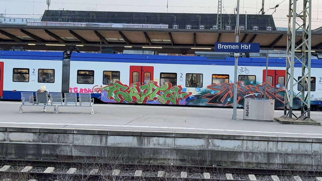 Graffiti Train in Bremen - Photo by eurota - erota, tc, rbk