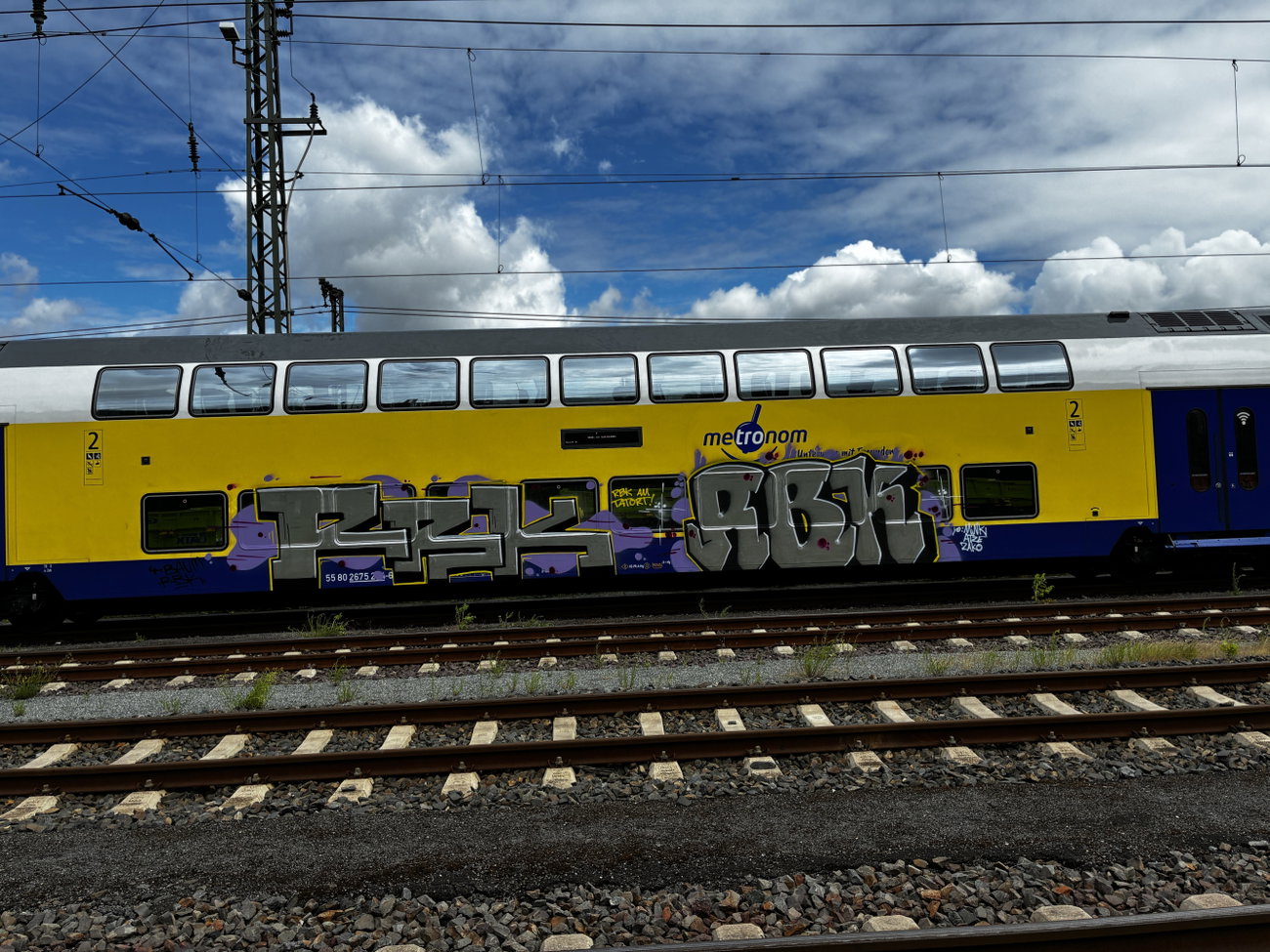 Graffiti Train in Hamburg - Photo by eurota - rbk, metronom, graffitihamburg