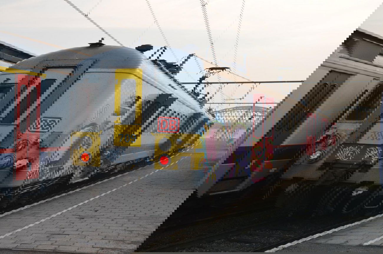 Graffiti Train - Photo by exBahner - SNCB, DB, DDR